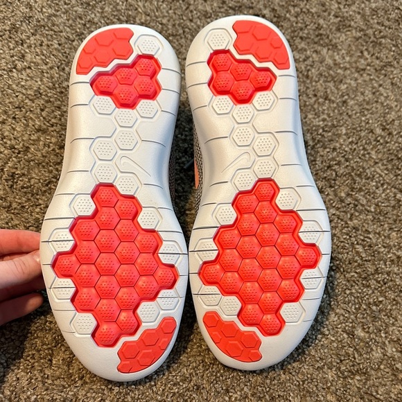 NEW Size 6.5 Nike Women's Free RN Shoes - Picture 3 of 4